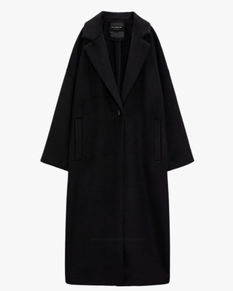 2 models are wearing oversized coats relaying with hoodies and relaxed-fit sweatpants 